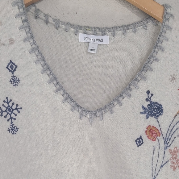 Johnny Was Cream and Blue Embroidered V-Neck Sweater - Picture 3 of 4